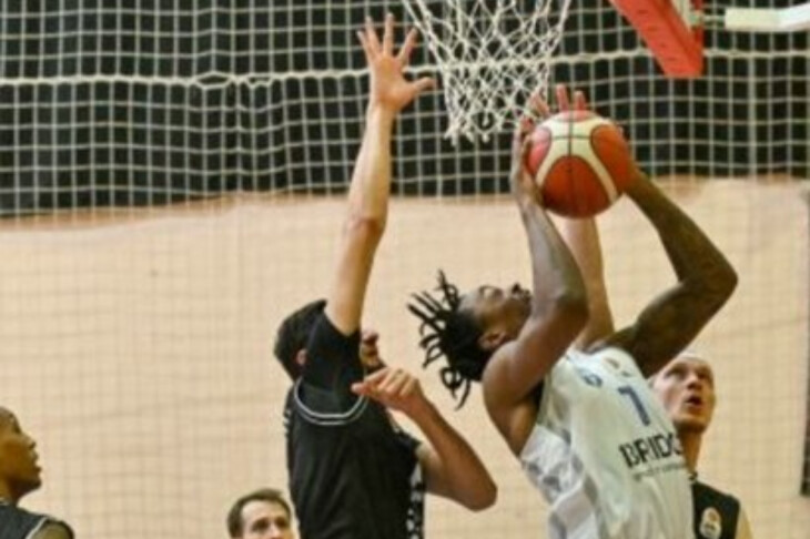 <p>Basketbol: 