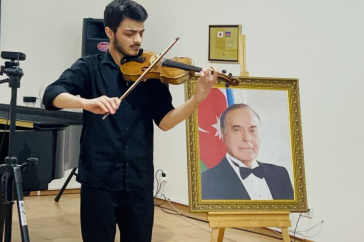 <p>Bakı Musiqi Akademiyasında “Şərq və Qərb musiqi mədəniyyətlərinin dialoqu” III Beynəlxalq elmi-praktiki konfrans keçirildi +FOTO=11</p>