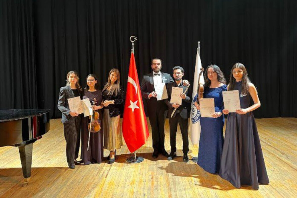 <p>Türkiyədə “Gənclərə dəstək” layihəsi çərçivəsində “1 əsrlik yol…” adlı konsert təşkil edilib +FOTO=14</p>
