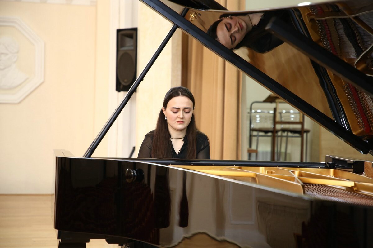 <p>Ümummilli lider Heydər Əliyevin 100 illiyinə həsr olunmuş Fortepiano musiqisi konserti keçirildi +FOTO=5</p>