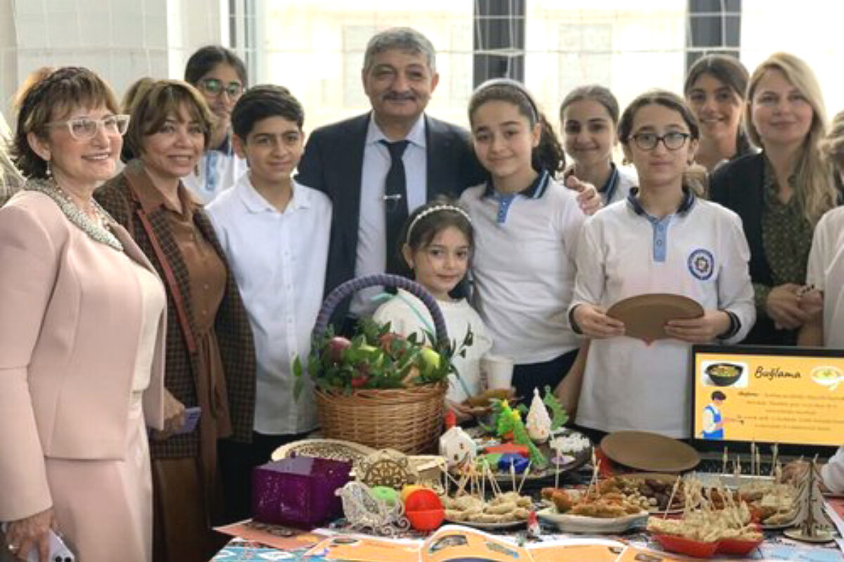 <p>Tahir Əmiraslanov: Ağ üzlü gözəlləri, ağ alması ilə məşhur QUBA MƏTBƏXİ BAKI AVROPA LİSEYİNDƏ</p>