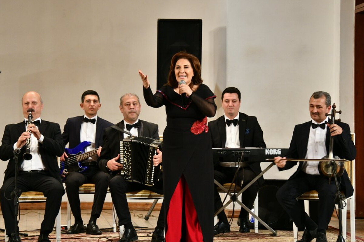 <p>Nəriman Məmmədovun yaradıcılığına həsr olunmuş konsert keçirilib</p>