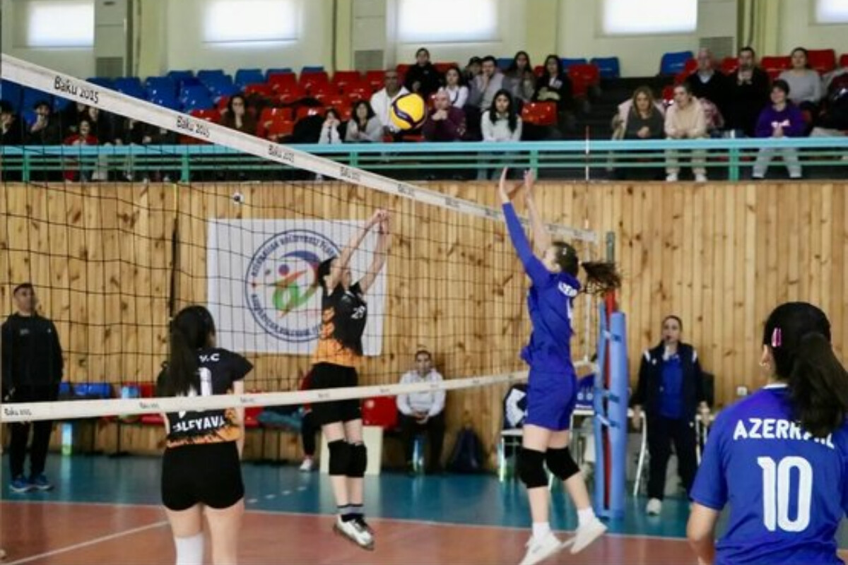 <p>U-16 voleybolçu qızların Azərbaycan birinciliyi davam edir</p>