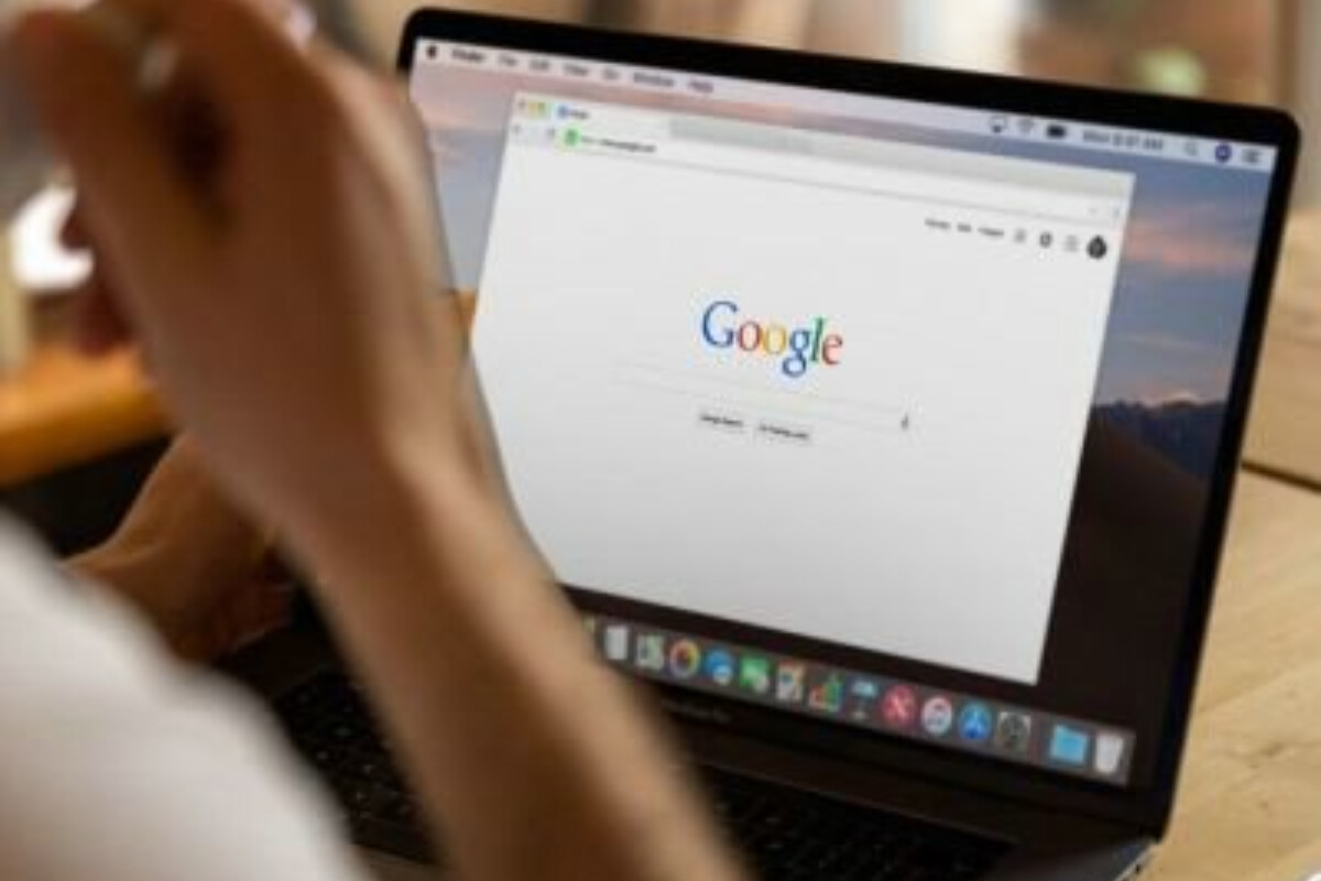 <p>Google keşdən saytlara baxmaq funksiyasını söndürdü</p>