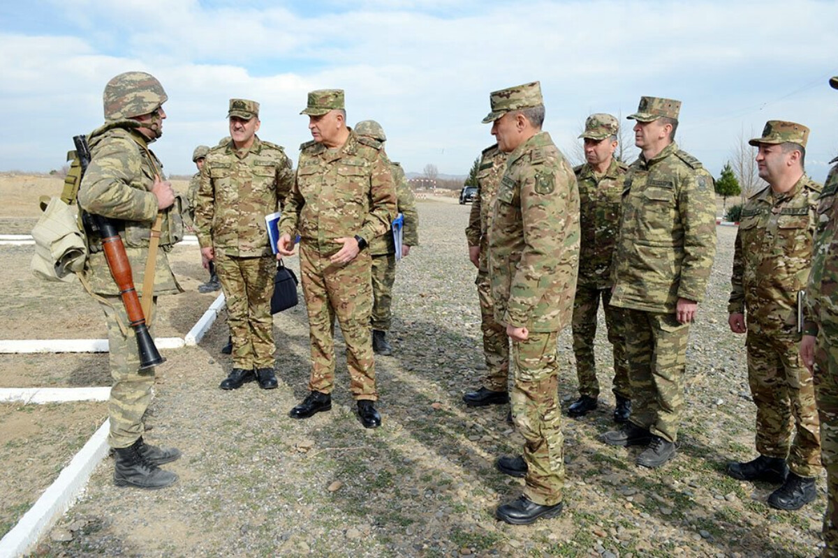 <p>Baş Qərargah rəisi Qarabağda bir neçə hərbi hissədə olub </p>