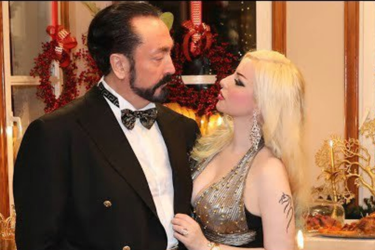 <p>Adnan Oktar həbsxanada da 63 qadın vəkillə...</p>