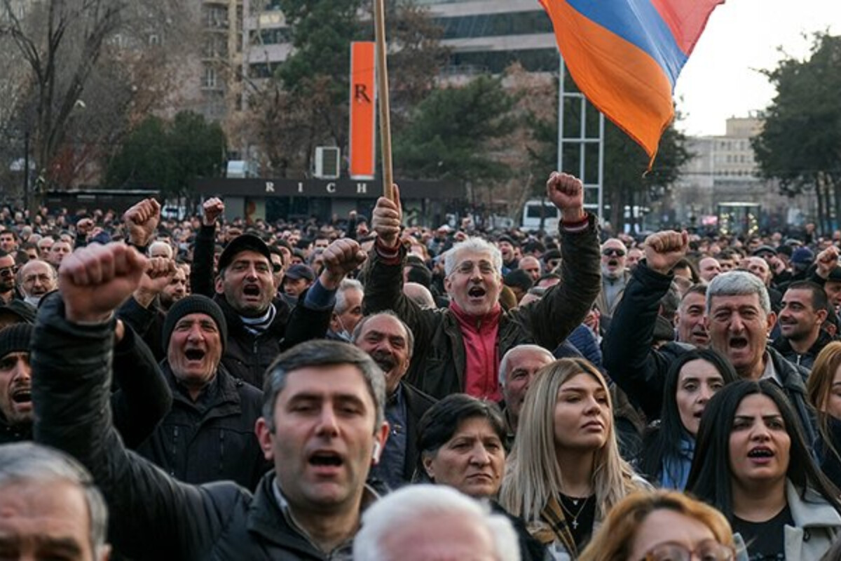 <p>Qarabağ erməniləri İrəvanda etiraz aksiyası keçirir</p>