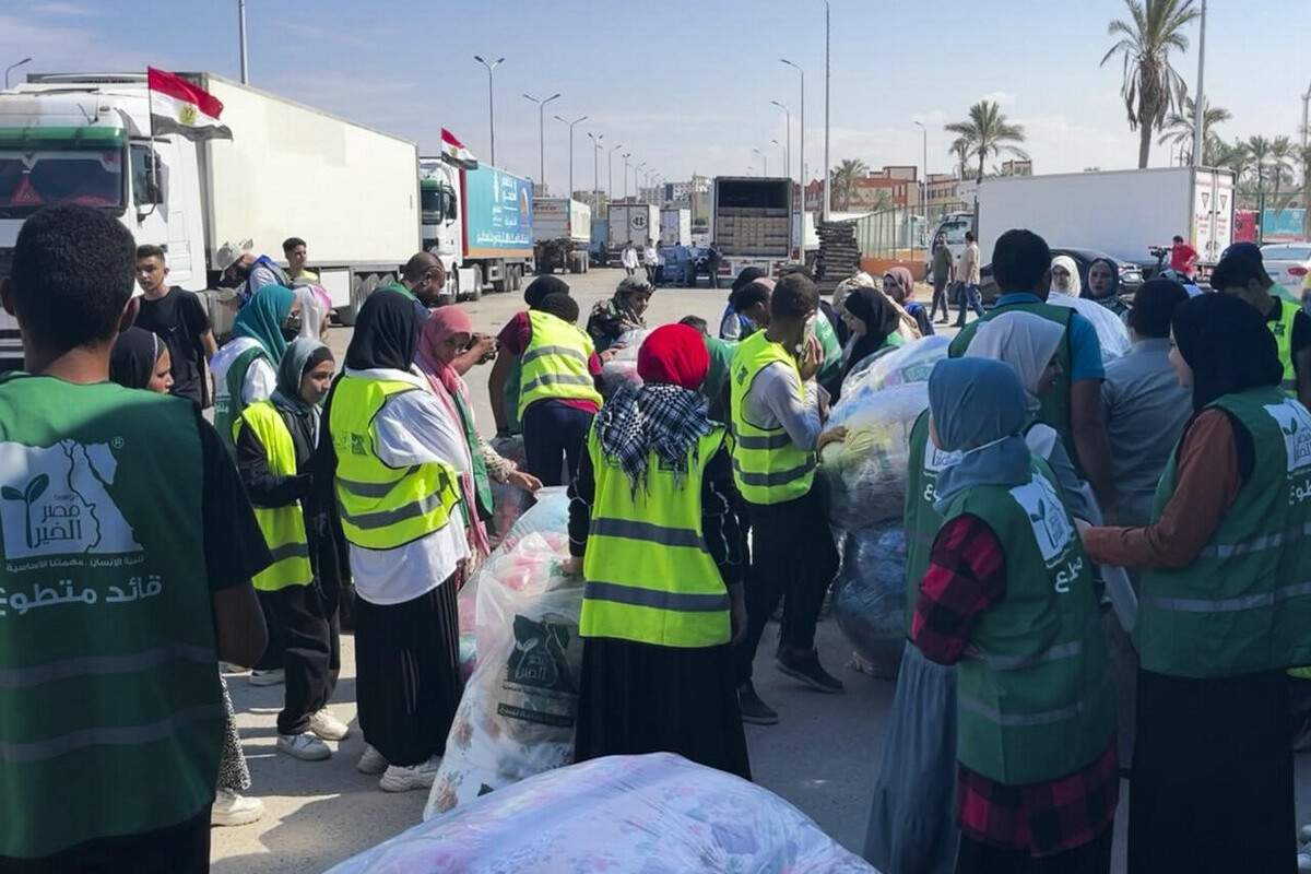 <p>Qəzza zolağına növbəti humanitar yardım çatdırılıb</p>