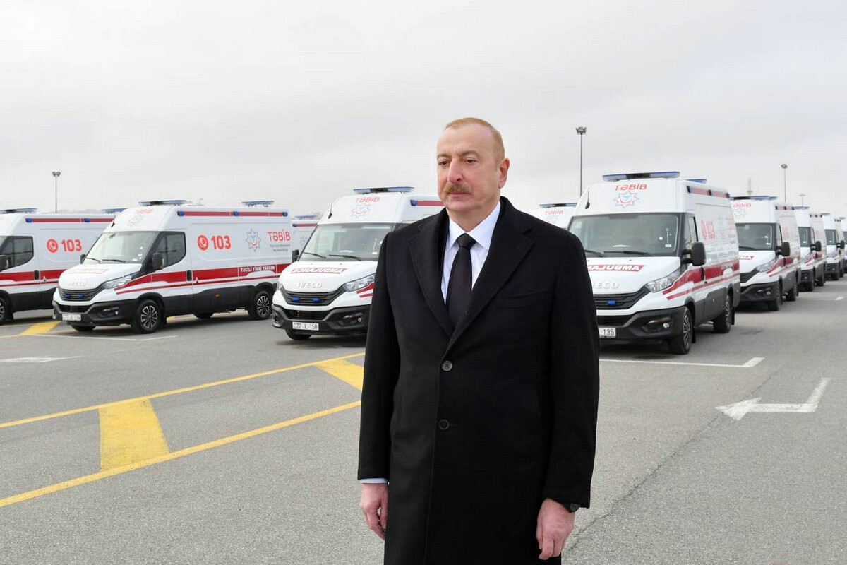 <p>Prezident yeni təcili tibbi yardım avtomobilləri ilə tanış oldu</p>