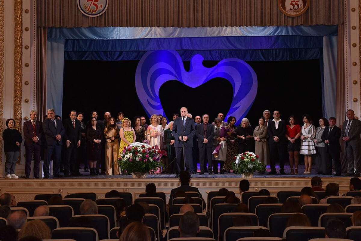<p>Sumqayıt Dövlət Dram Teatrının 55 illik yubileyi keçirilib</p>