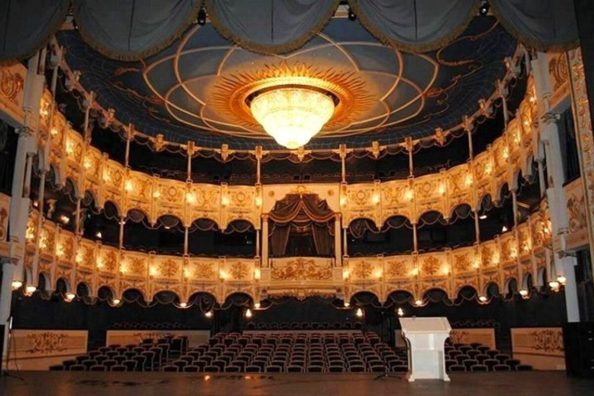 <p>Akademik Musiqili Teatrda premyera – 