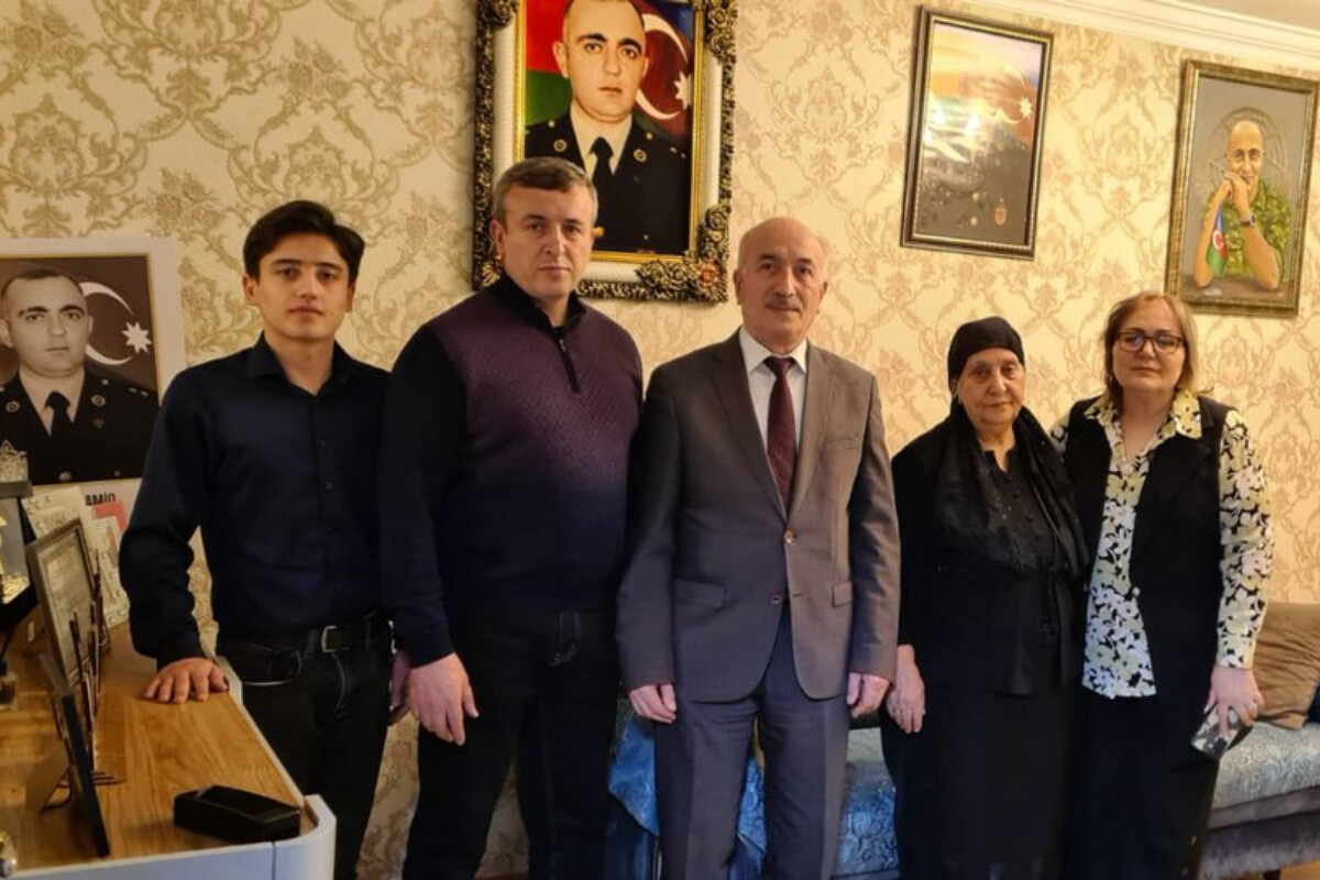 <p>BDU-nun şəhid məzunu Namiq Cavadovun ailəsi...</p>