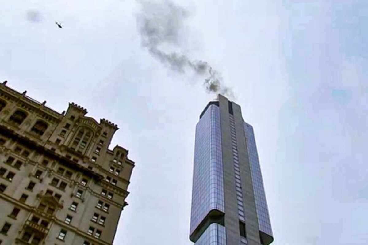 <p>11 sentyabr memorialının yaxınlığındakı böyük göydələn yanıb</p>