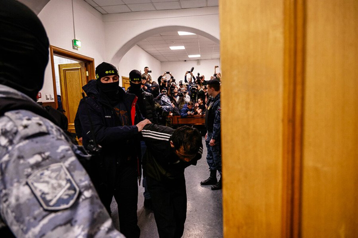 <p>Məhkəmə baş verən terror aktı ilə bağlı daha üç müttəhimi həbs edib</p>