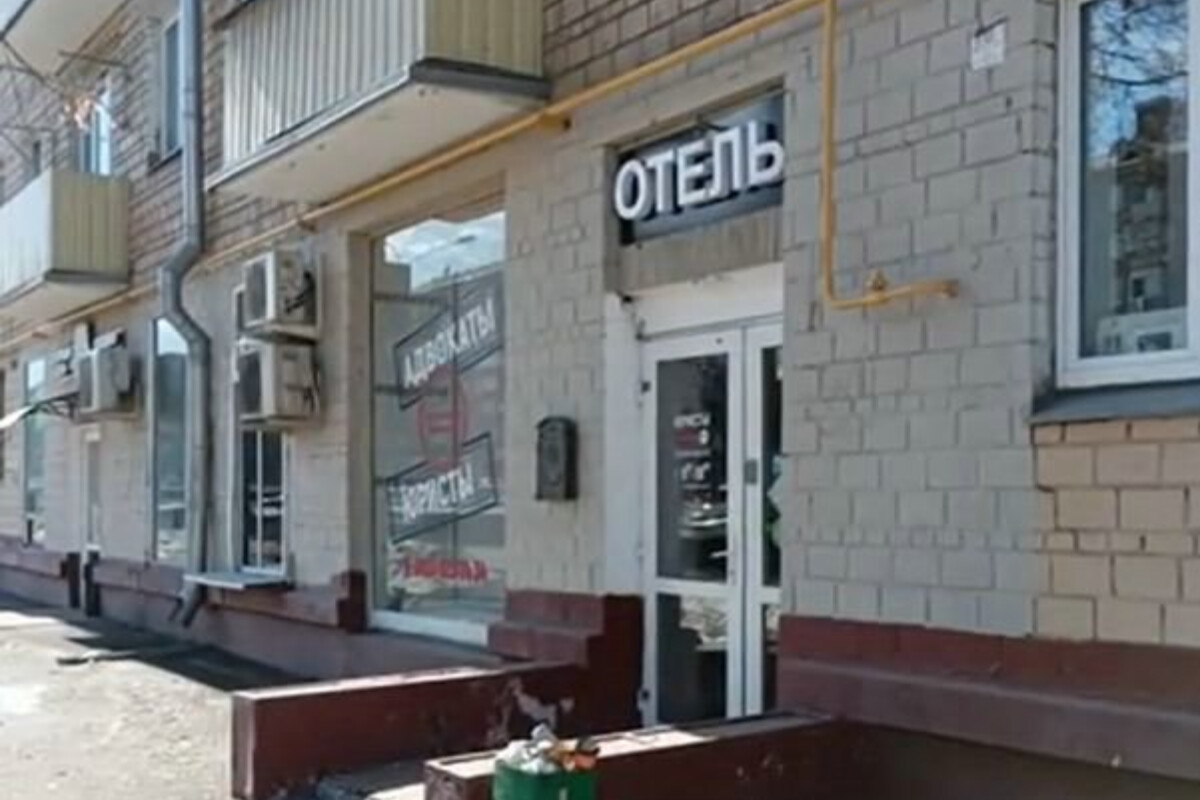 <p>Krokusa hücumda ittiham olunanların yaşadığı hostel bağlanıb</p>