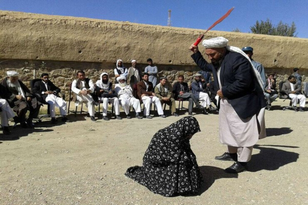 <p>Qadınlar xəyanətə görə ölənədək daşqalaq ediləcək</p>