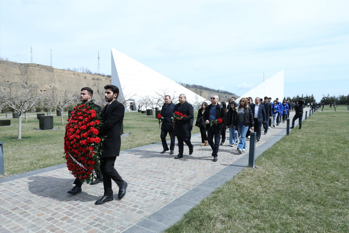 <p>BDU rəhbərliyi və tələbələri Quba Soyqırımı Memorial Kompleksini ziyarət edib</p>