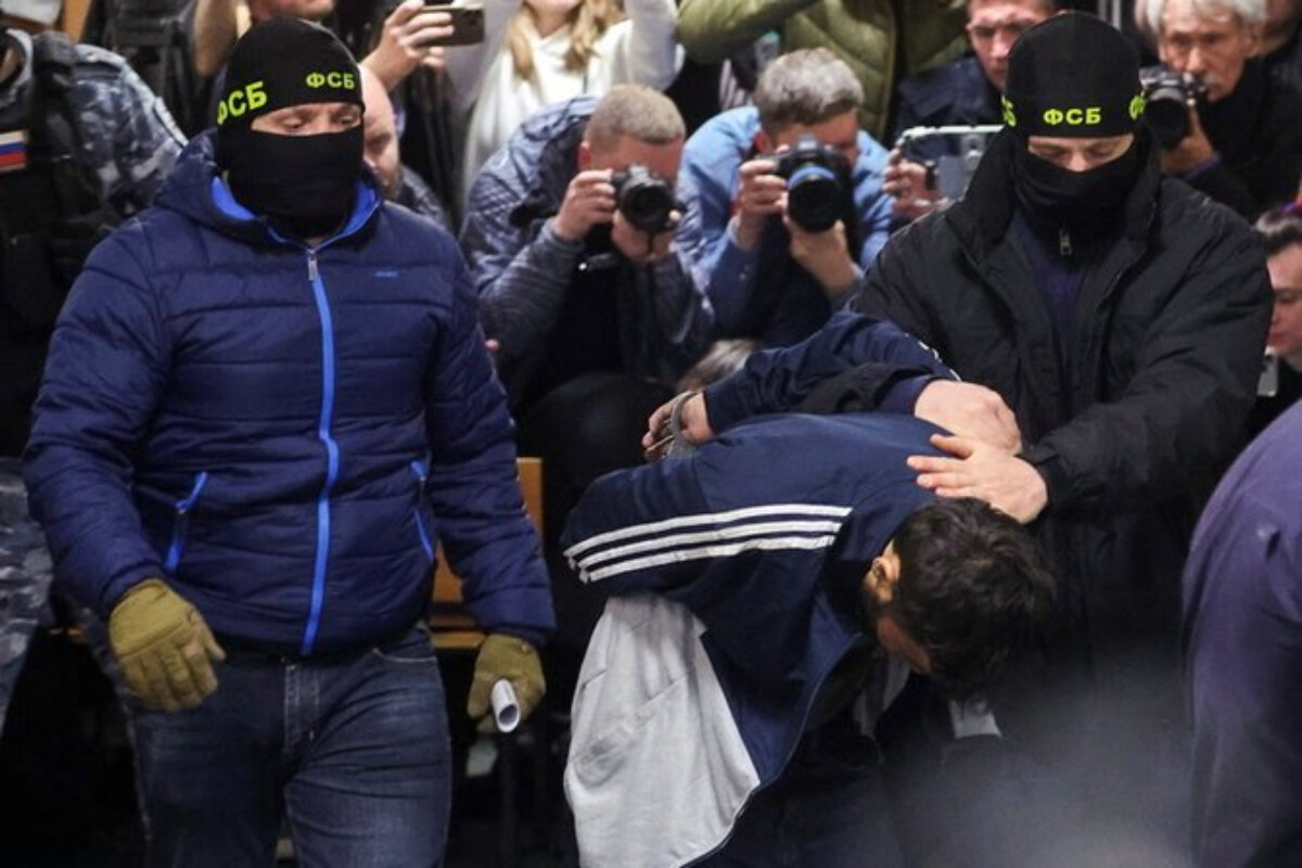 <p>Terror aktı ilə bağlı təqsirləndirilən şəxslərdən biri həbsdə saxlanılıb</p>