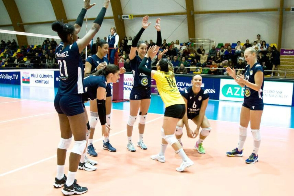 <p>Voleybolçular ilk yarımfinal matçına çıxıblar </p>