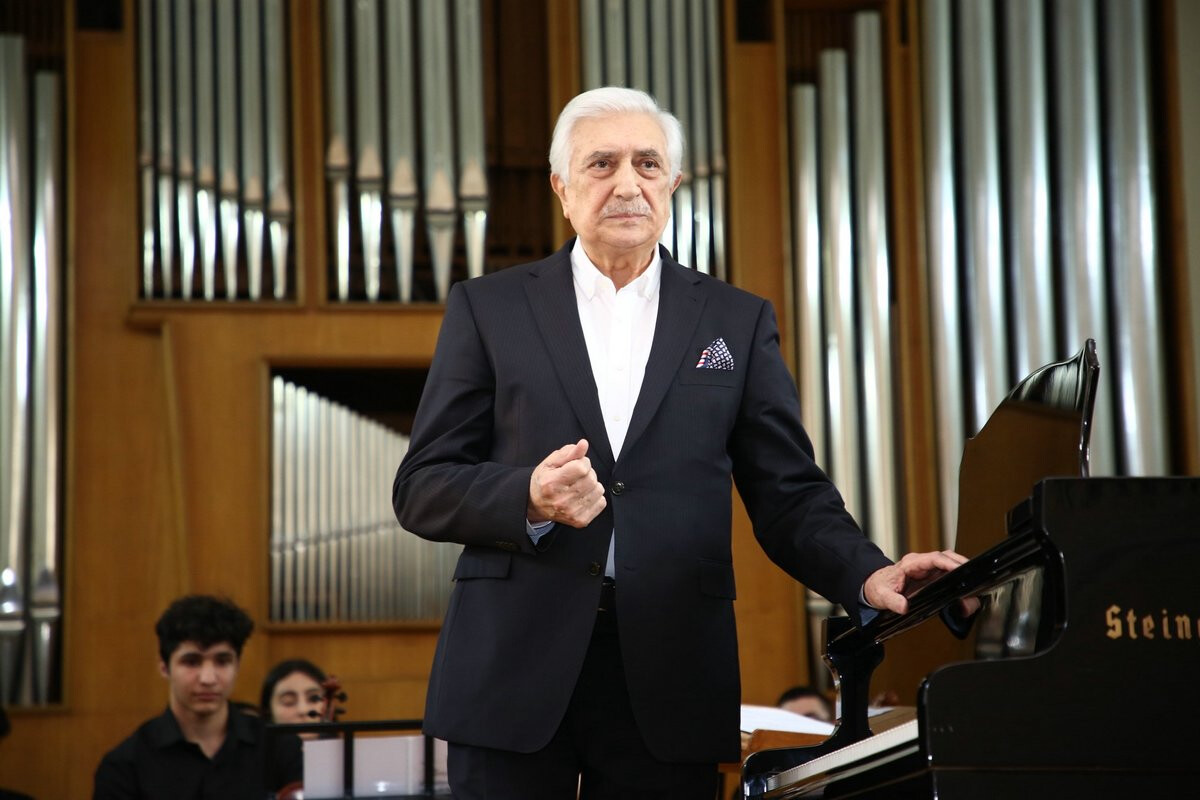 <p>Dirijor Azad Əliyevin xatirəsinə həsr olunmuş konsert keçirildi</p>
