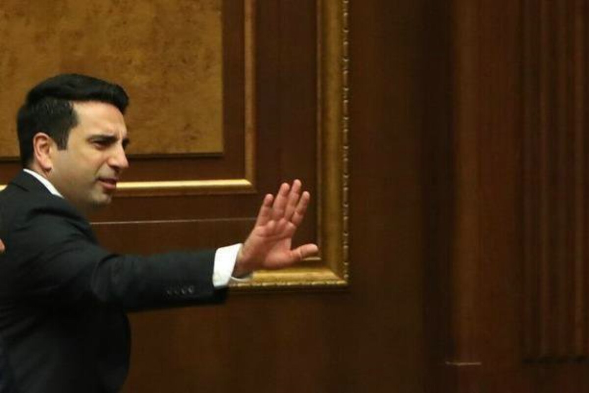 <p>Simonyan: Rusiya Ermənistana əyalət kimi yanaşır</p>