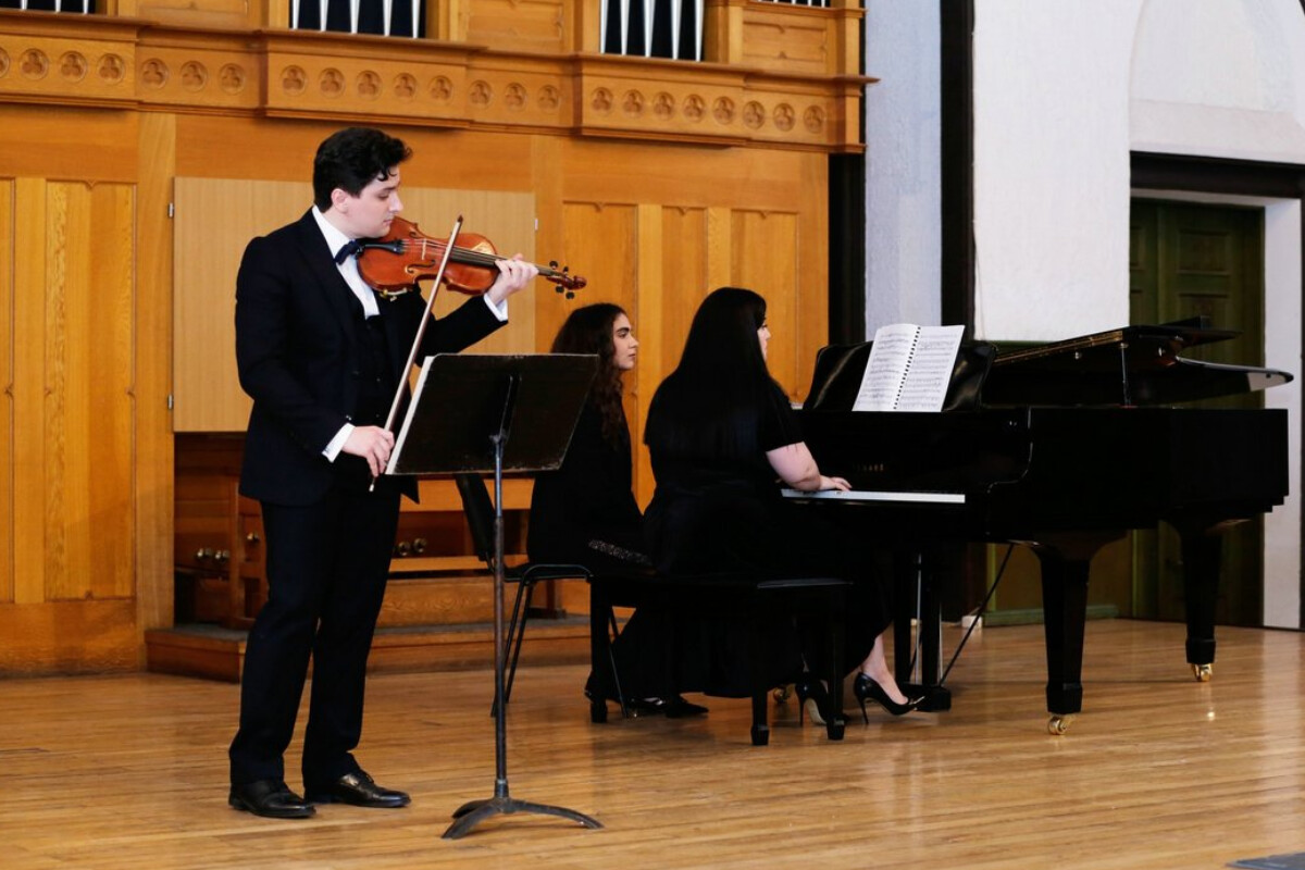 <p>Kamera və Orqan Musiqisi Zalının səhnəsində konsert </p>