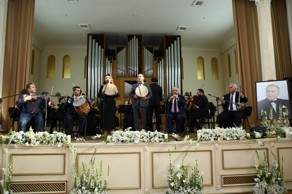 <p>BMA-da Ulu Öndər Heydər Əliyevin 101-ci ildönümünə həsr olunmuş konsert keçirildi</p>
