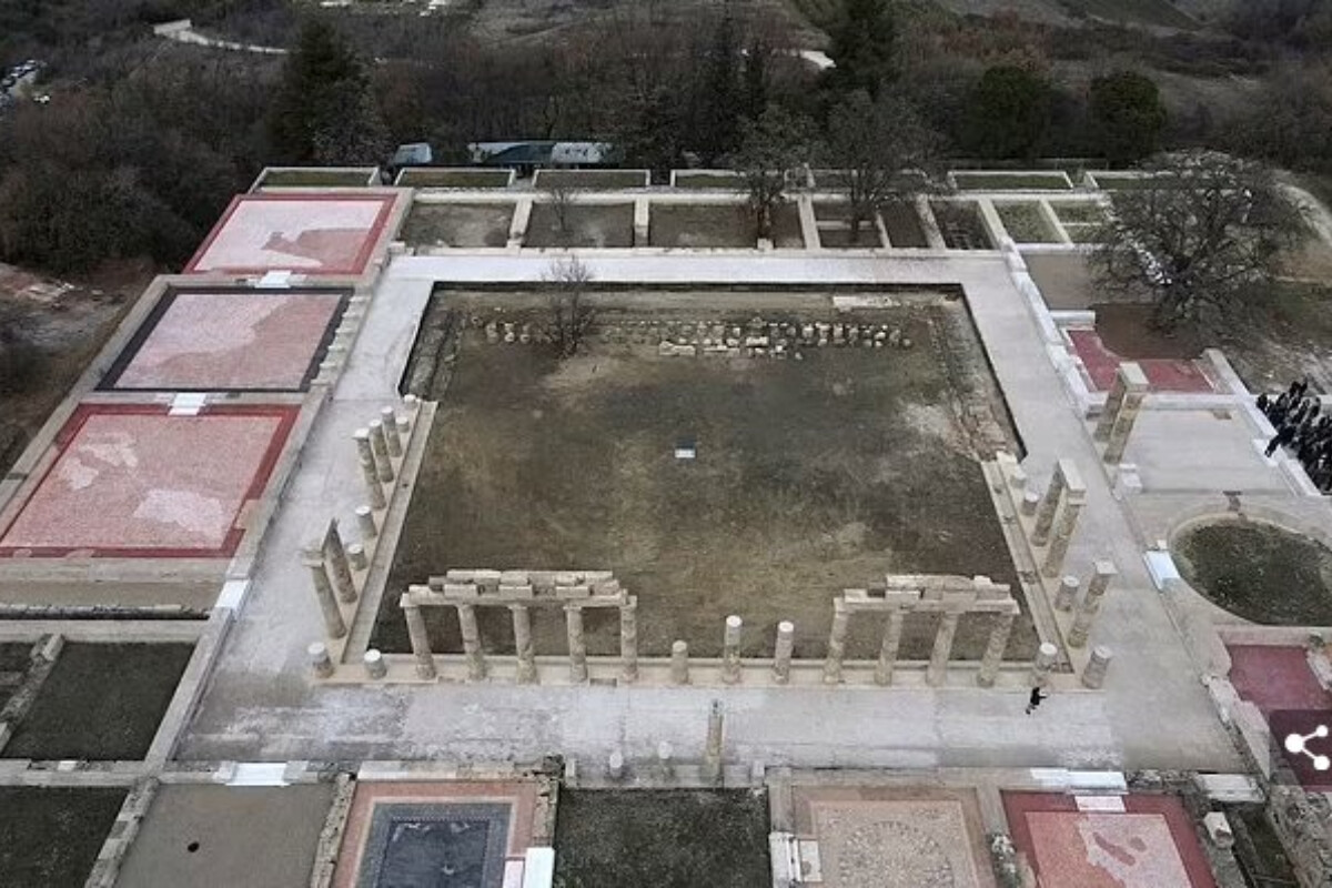 <p>Makedoniyalı İsgəndərin hamamı tapıldı</p>