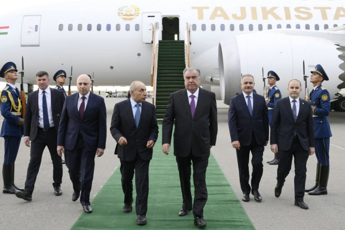 <p>Tacikistan Prezidenti Azərbaycana GƏLDİ</p>