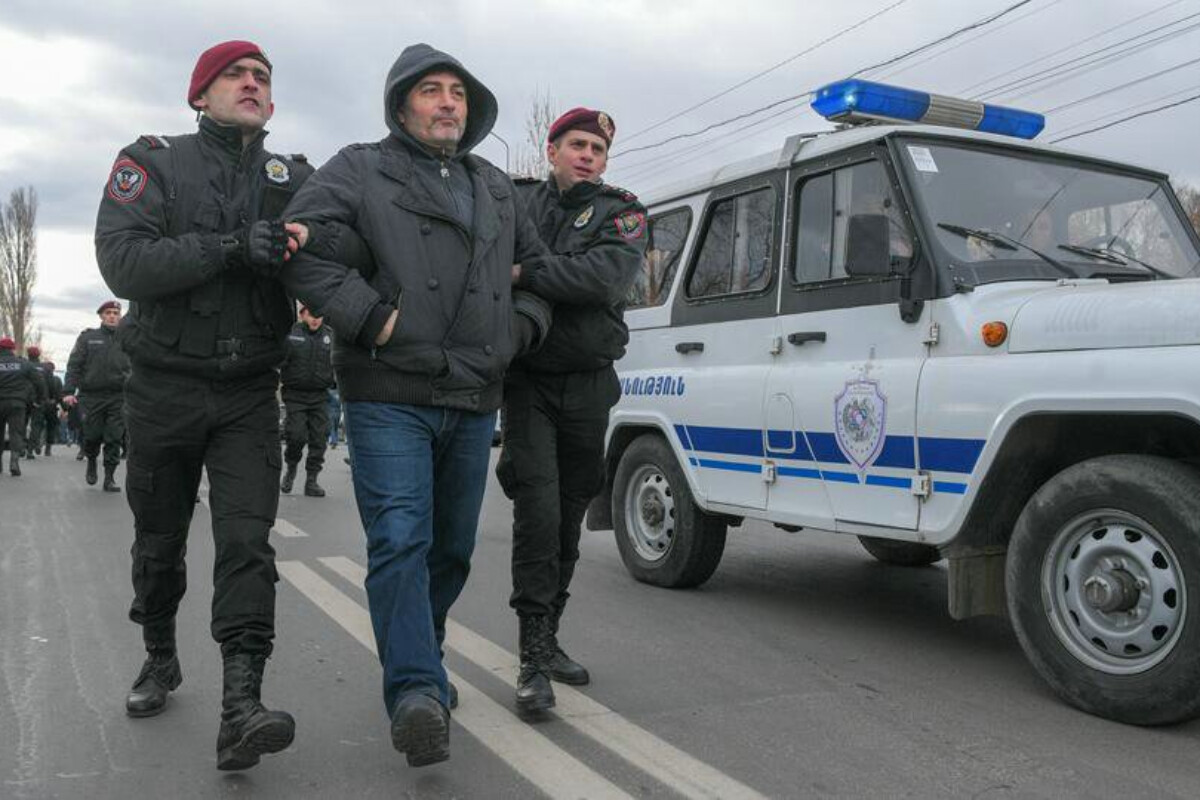 <p>Ermənistan polisi 200-ə yaxın aksiya iştirakçısını saxlayıb</p>