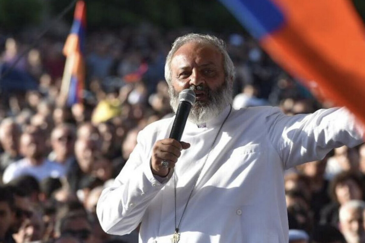 <p>Ermənistandakı etirazların lideri mühüm tələblə çıxış edib</p>