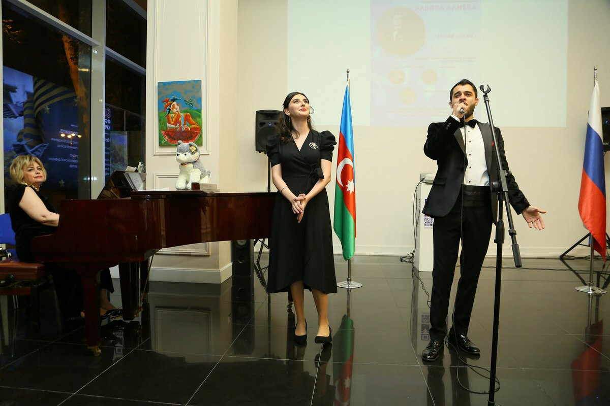 <p>Bakıda Rus Evində Müstəqillik Gününə həsr olunmuş konsert</p>