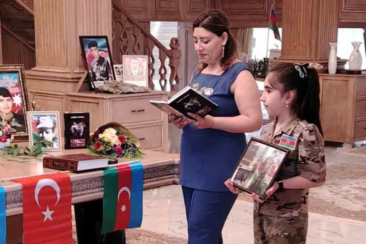 <p>Sumqayıt Bayraq Muzeyində şəhdi Şirin Qurbanovla bağlı tədbir keçirildi</p>