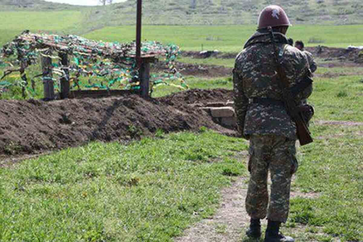 <p>Erməni əsgər Azərbaycanla sərhəddə minaya düşdü</p>