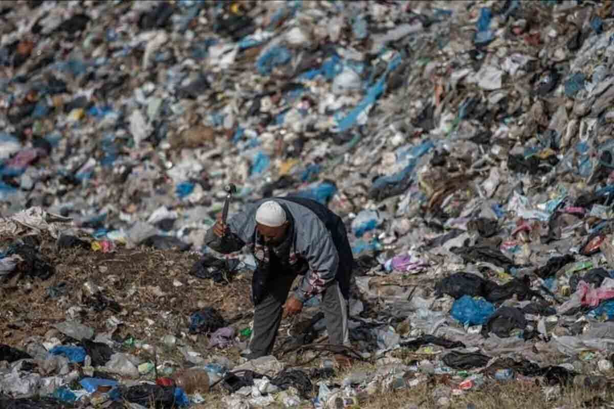 <p>Qəzzada zibil dağları fələstinlilərin həyatını məhv edir</p>
