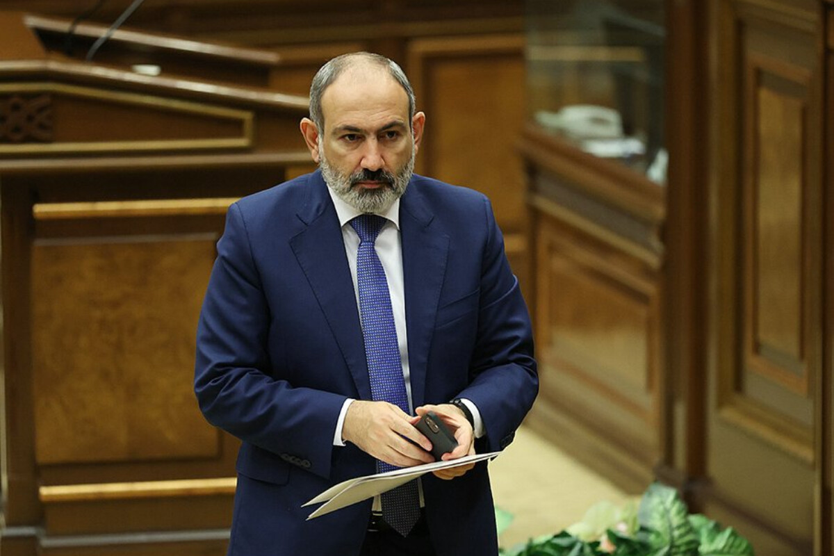 <p>Paşinyanın ölkə parlamentindən qaçdı</p>