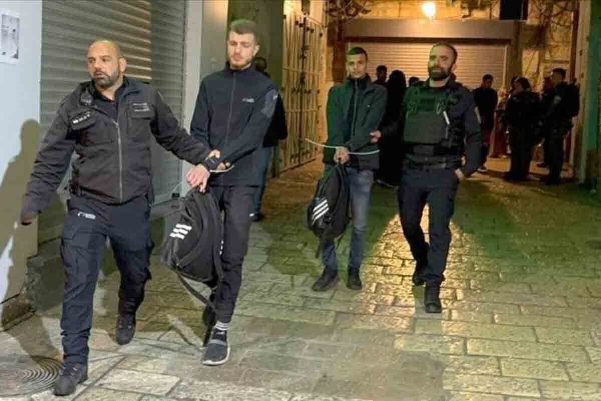 <p>İsrail əsgərləri 22 fələstinlini həbs edib</p>