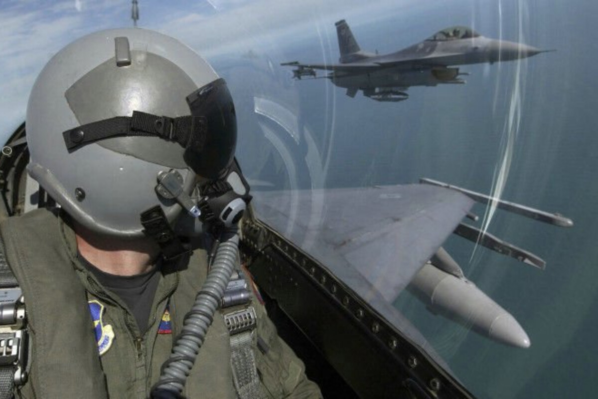 <p>Rumıniya ukraynalı pilotların təlimi xərclərini ödəyəcək</p>