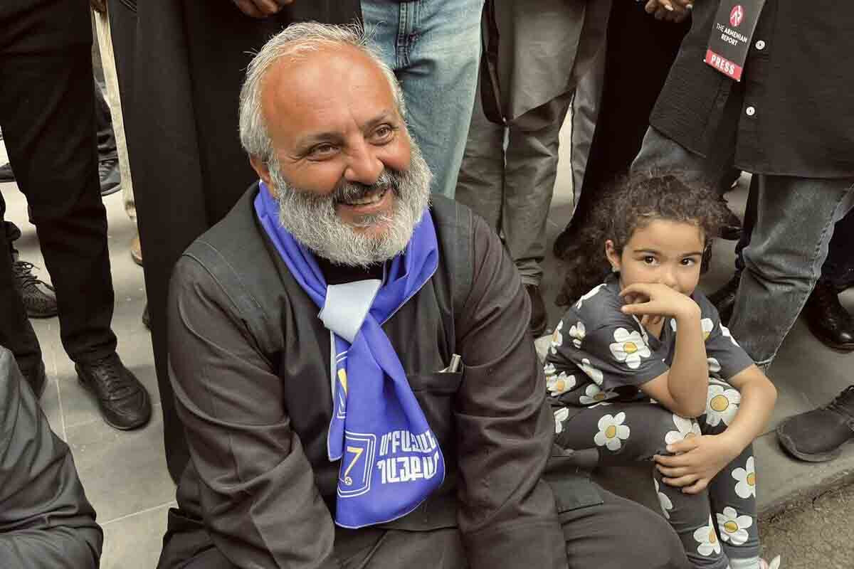 <p>Etirazçılar bütün gecəni binada Paşinyanın qarşısını almaq niyyətindədirlər</p>