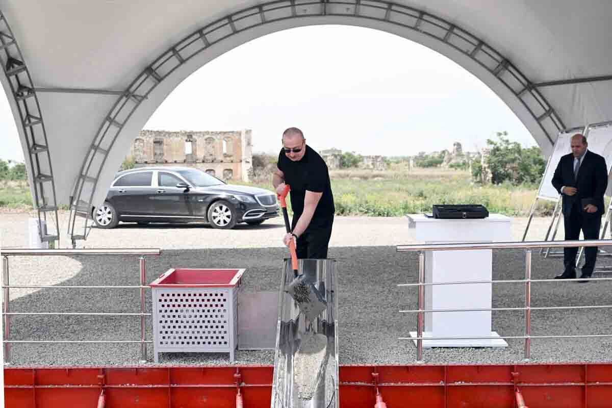 <p>İlham Əliyev Güllücə kəndinin təməlini qoyub</p>