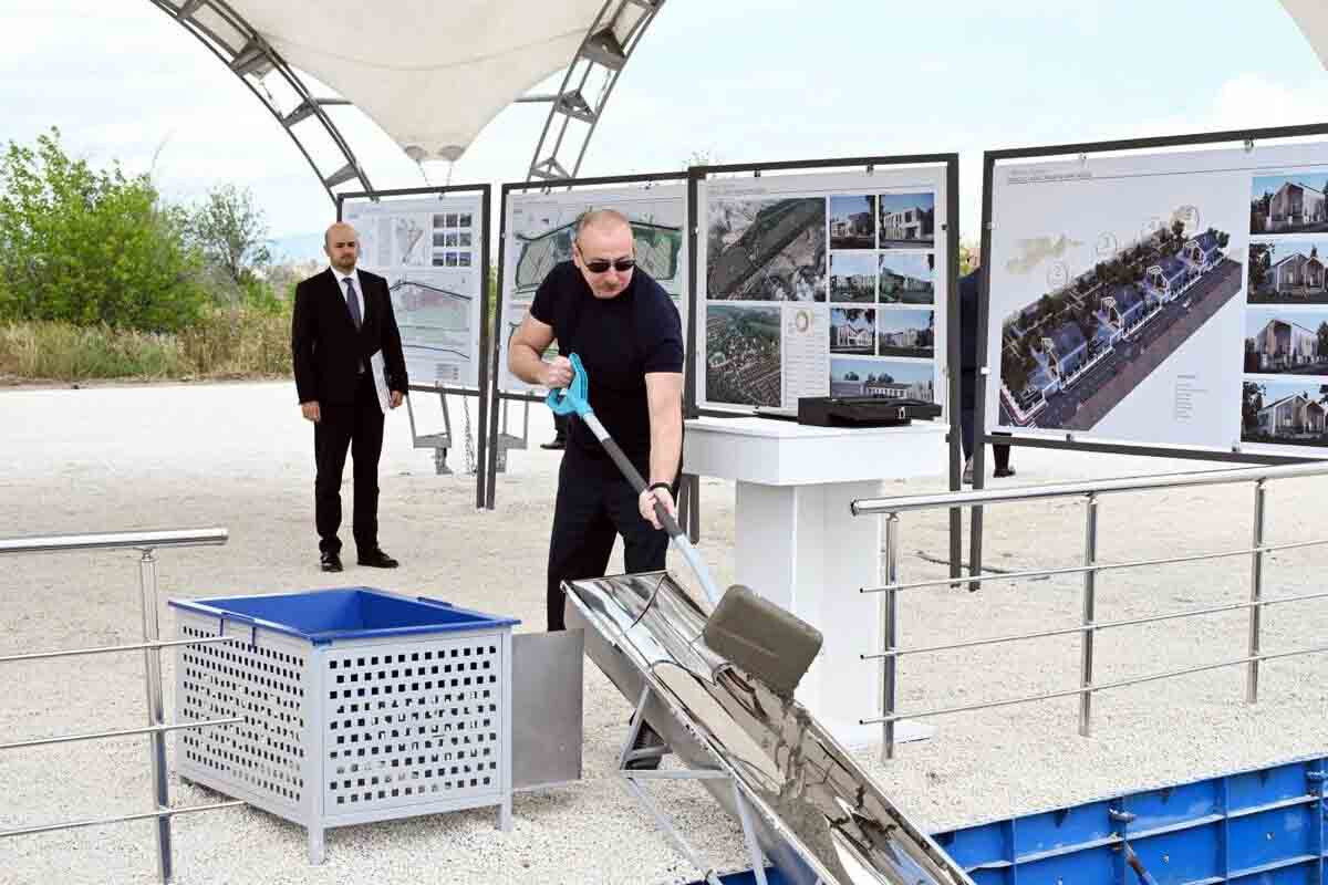 <p>Cəbrayıl rayonunun Sarıcallı kəndinin təməli qoyulub</p>