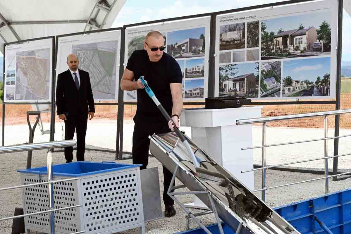 <p>Cəbrayıl rayonunun Böyük Mərcanlı kəndinin təməli qoyuldu</p>