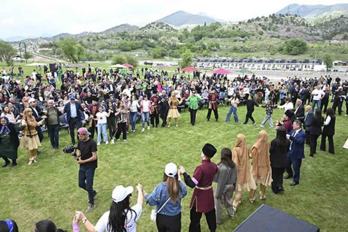 <p>“Xarıbülbül” festivalı Laçında </p>