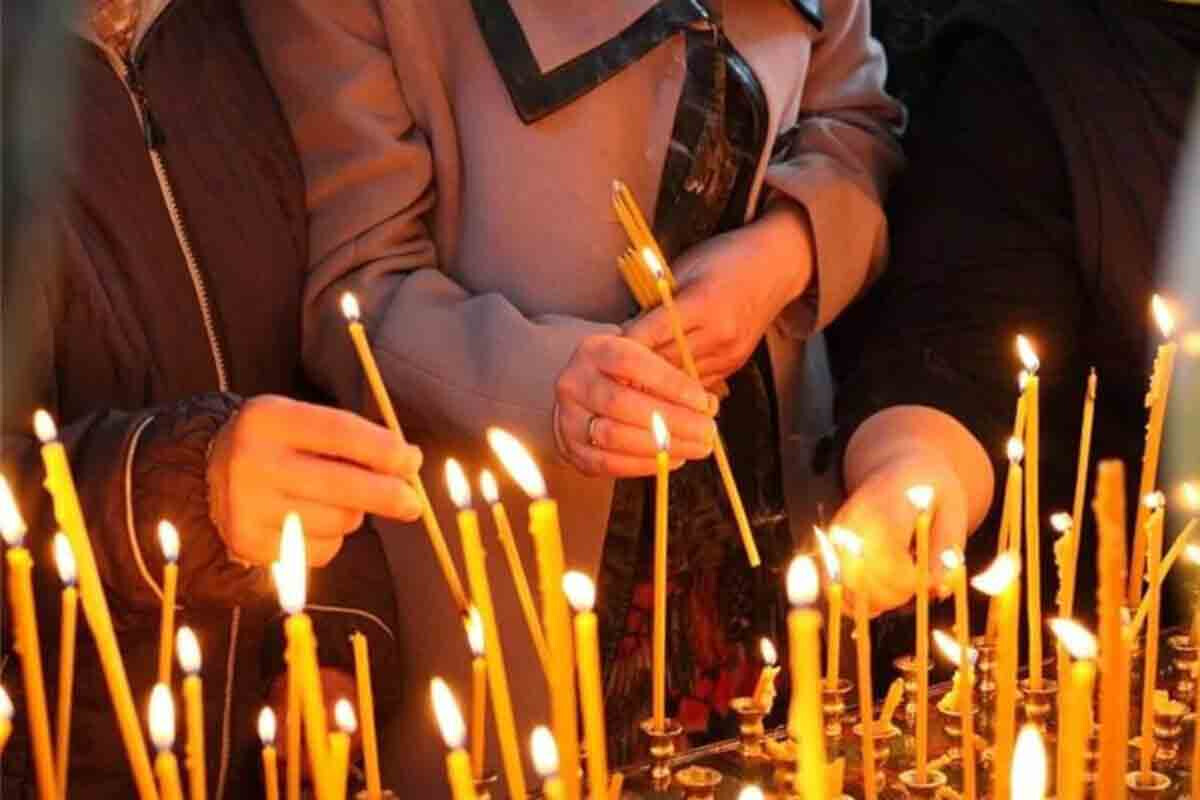 <p>Nəzarətsiz qalan şamlar kilsəni külə döndərdi</p>
