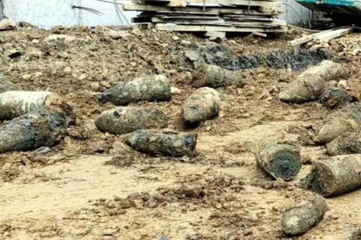 <p>Məktəbin ərazisində 30 mərmi tapıldı </p>