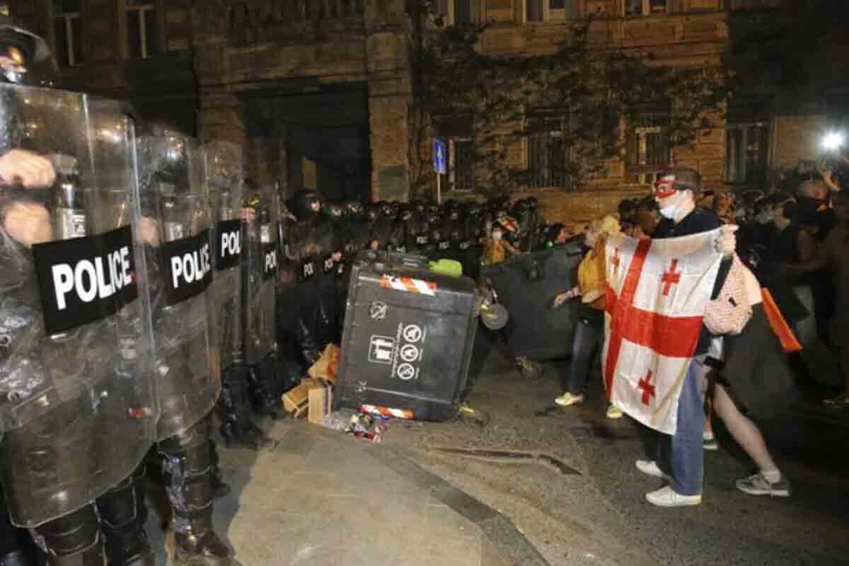 <p>Tbilisidə nümayişçilər tıxac yaradıblar</p>