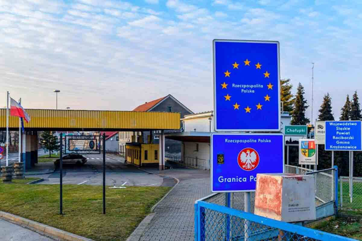 <p>Belaruslular Polşa ilə sərhəddə təhdid SMS mesajları alır</p>