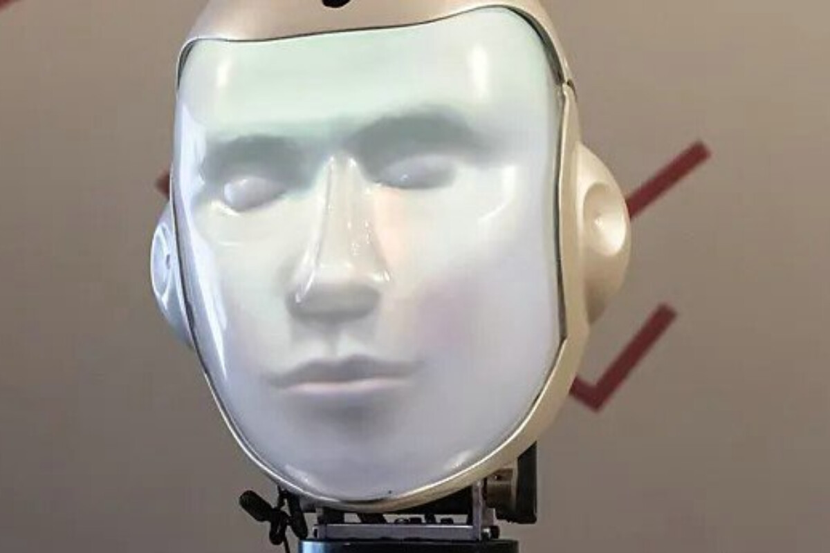 <p>Yaponiyada üzünün “canlı” dərisi olan robot yaradılıb</p>