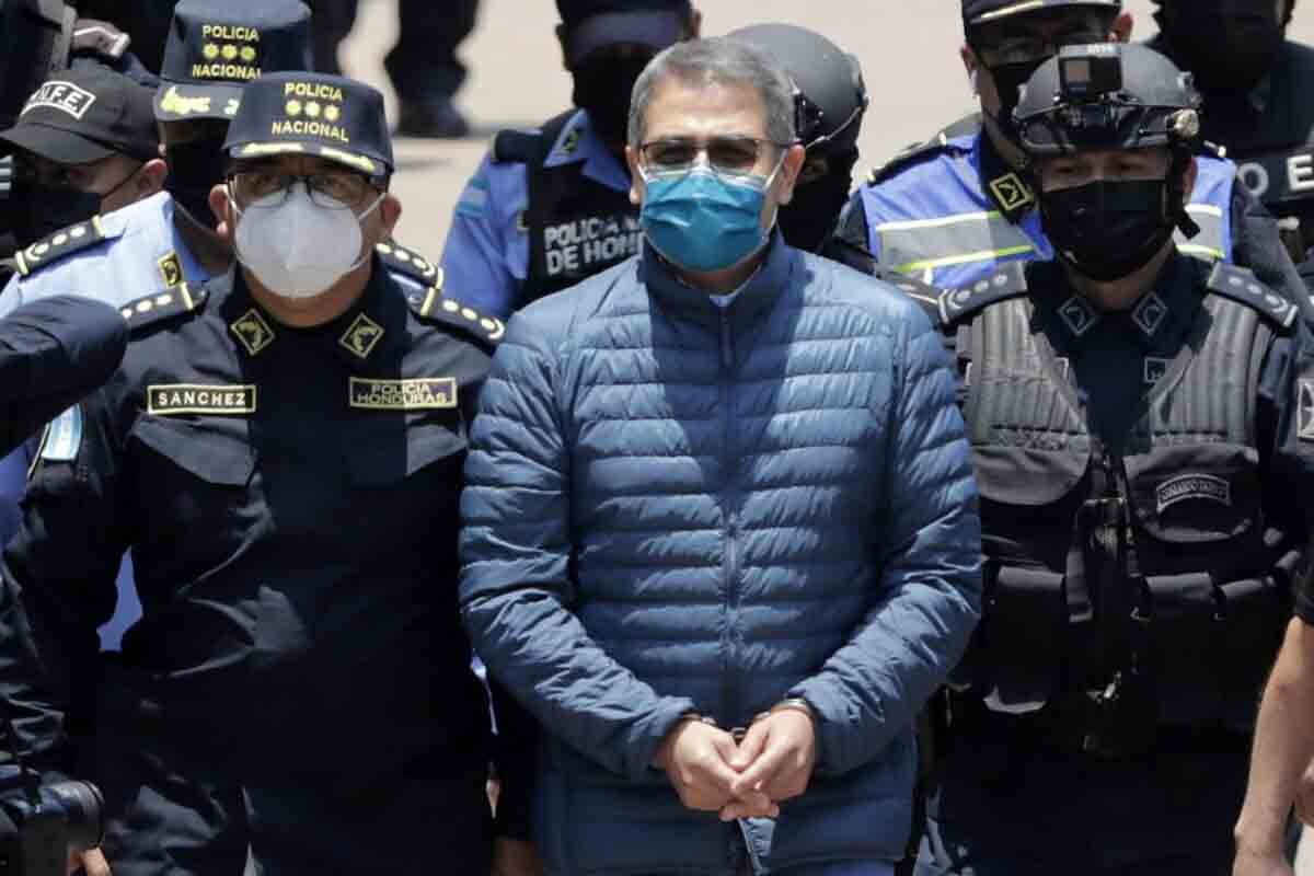 <p>Eks-prezident 45 il müddətinə həbs edildi</p>