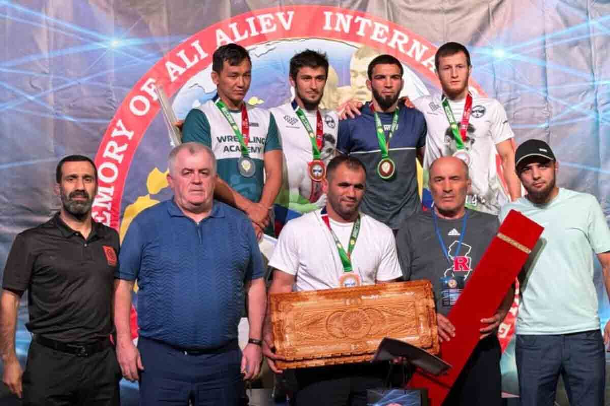 <p>Güləşçilərimiz Dağıstan turnirindən 5 medalla dönüblər</p>